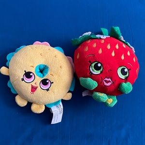 Two shopkins strawberry kiss and bagel billy
